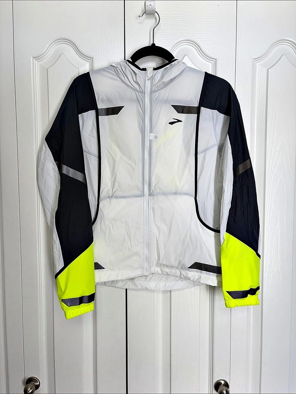 Brooks Run Visible Jacket Color Block White & Black Medium